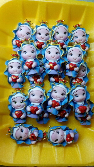 Ímã Nossa Senhora das Dores em Biscuit.