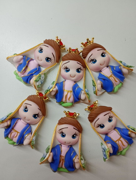 Ímã Nossa Senhora das Graças Vestido Rosa em Biscuit
