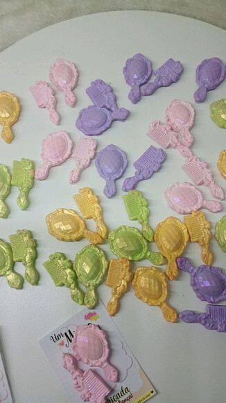 Imãs Mini Espelho e Escova em Biscuit