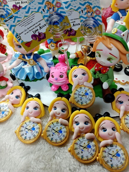 Kit Lembrancinhas e Apliques Turma da Alice em Biscuit