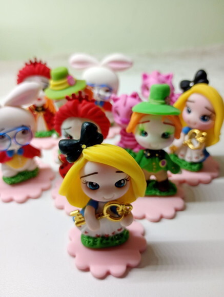 Kit Lembrancinhas e Apliques Turma da Alice em Biscuit