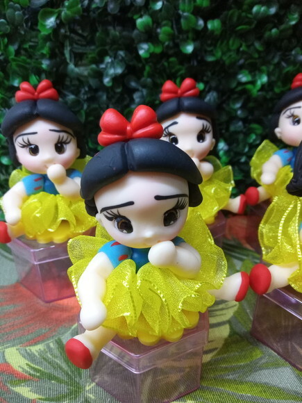 Lembrancinha Branca de Neve em Biscuit