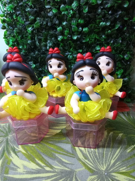 Lembrancinha Branca de Neve em Biscuit