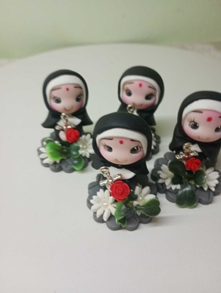 Mini Santa Rita em Biscuit (preço Unitário)