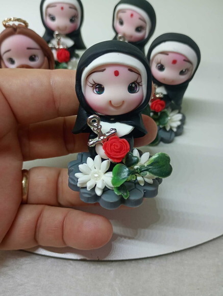 Mini Santa Rita em Biscuit (preço Unitário)