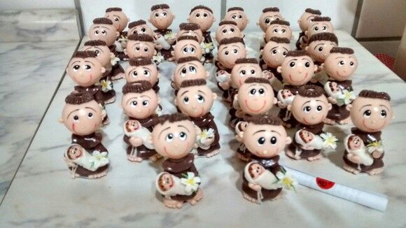 Mini Santo Antônio em Biscuit