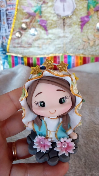 Nossa Senhora Rainha da Paz em Biscuit para Oratório