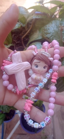 Terço Anjinha Rosa em Biscuit com Nome