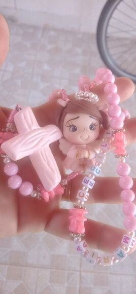 Terço Anjinha Rosa em Biscuit com Nome