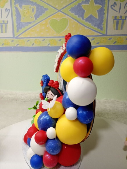 Topo de Bolo Branca de Neve em Biscuit
