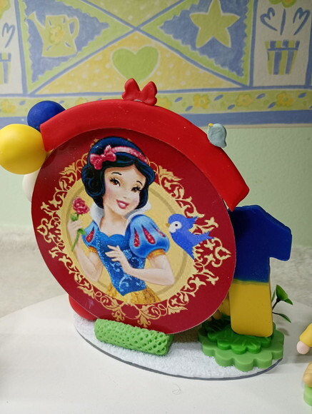 Topo de Bolo Branca de Neve em Biscuit