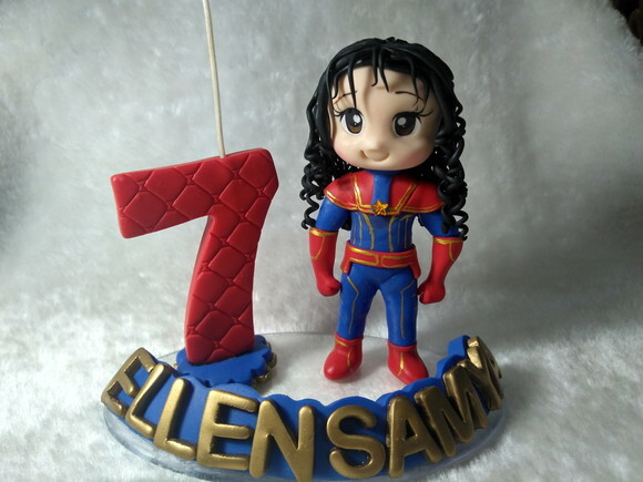 Topo de Bolo Capitã Marvel de Biscuit