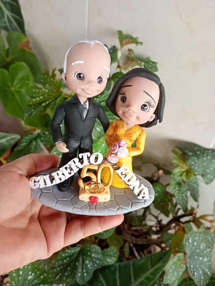 Topo de Bolo Casal Bodas de Ouro em Biscuit