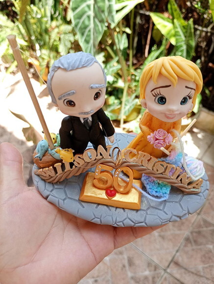 Topo de Bolo Casal Bodas de Ouro em Biscuit