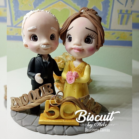 Topo de Bolo Casal Bodas de Ouro em Biscuit