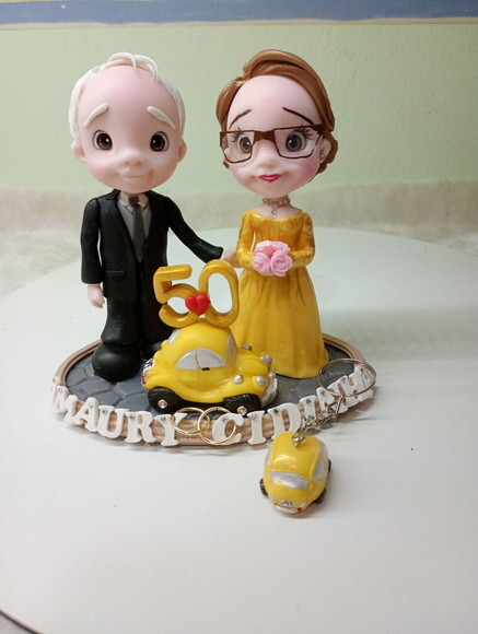 Topo de Bolo Casal Bodas de Ouro em Biscuit 4