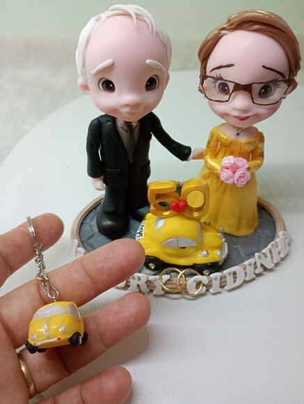 Topo de Bolo Casal Bodas de Ouro em Biscuit 4