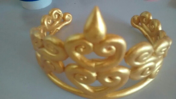 Topo de Bolo Coroa de Princesa em Biscuit.
