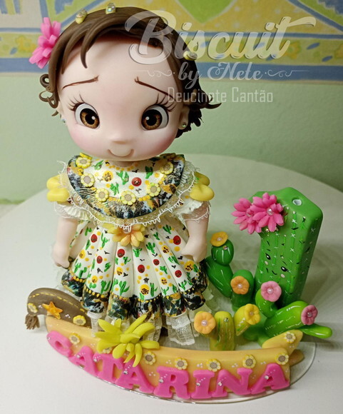 Topo de Bolo Maria Bonita em Biscuit