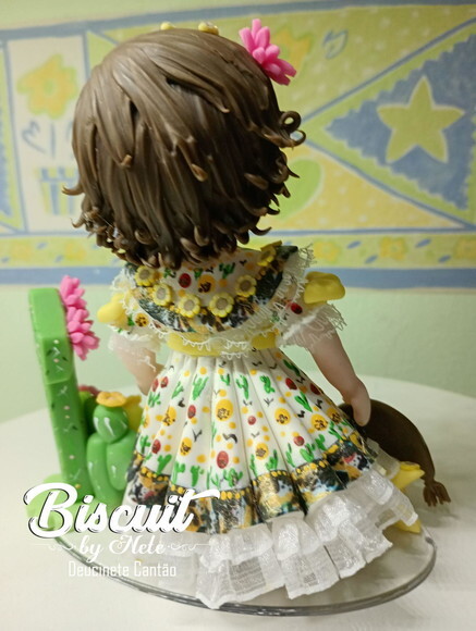 Topo de Bolo Maria Bonita em Biscuit