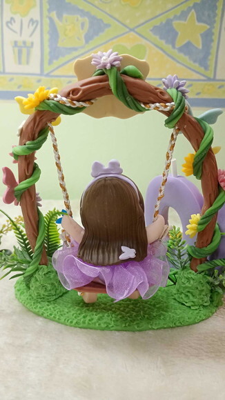 Topo de Bolo Menina no Balanço em Biscuit