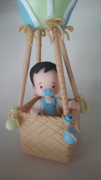 Topo de Bolo Menino no Balão em Biscuit