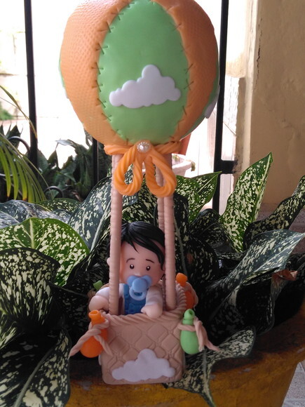 Topo de Bolo Menino no Balão Biscuit
