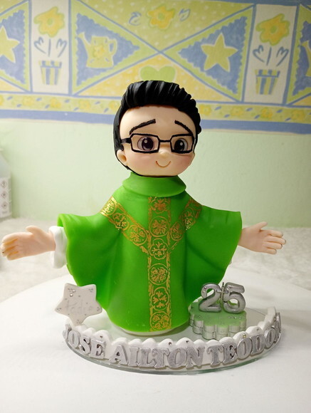 Topo de Bolo Personalizado Padre em Biscuit