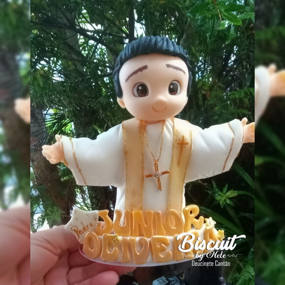 Topo de Bolo Personalizado Padre em Biscuit
