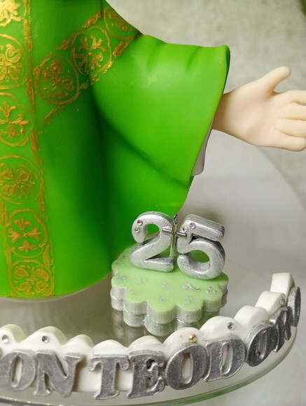 Topo de Bolo Personalizado Padre em Biscuit