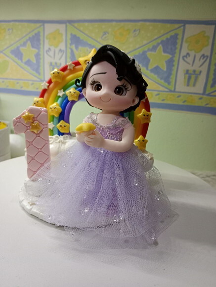 Topo de Bolo Princesinha Arco Íris em Biscuit