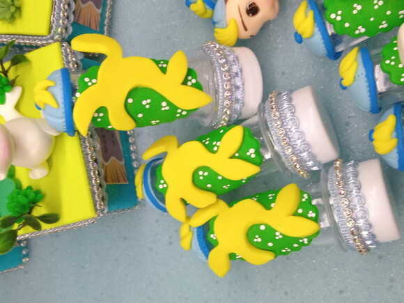 Tubetes Lucas Netto em Biscuit