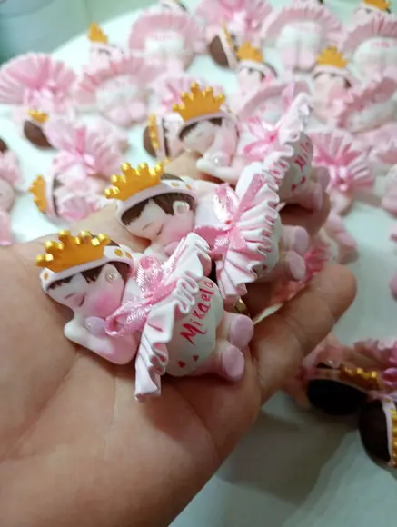 25 Lembrancinhas Bebê Realeza Menina Biscuit