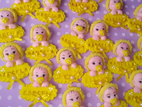 30 Lembrancinhas Bebê com Plaquinha Biscuit