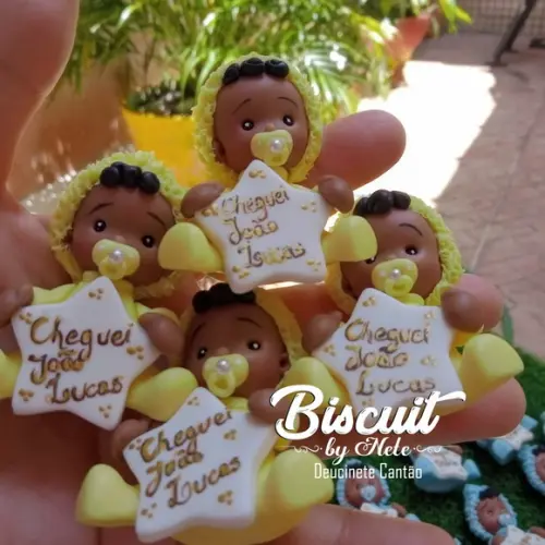 30 Lembrancinhas Bebê Estrelinha Menino Moreno Biscuit