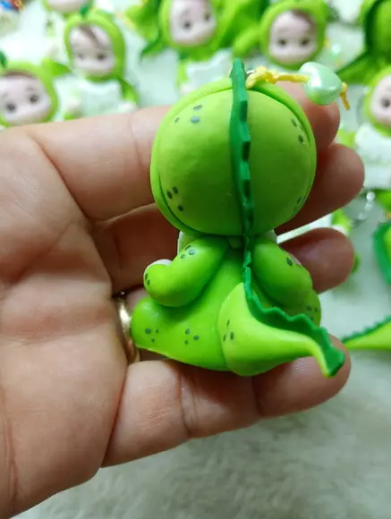 40 Chaveirinhos Bebê Fantasiado de Dinossauro em Biscuit