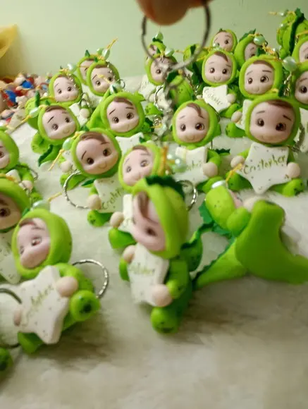40 Chaveirinhos Bebê Fantasiado de Dinossauro em Biscuit