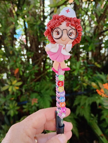 Caneta Enfermeira com Nome em Biscuit