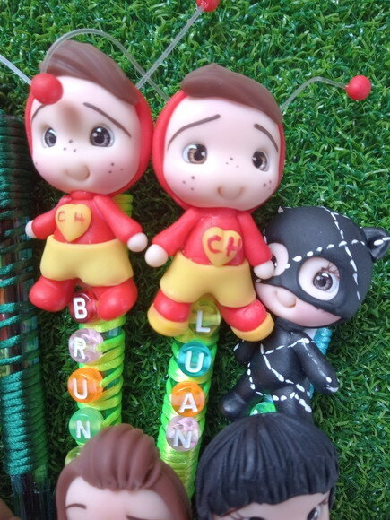 Canetas Heróis com Nome em Biscuit