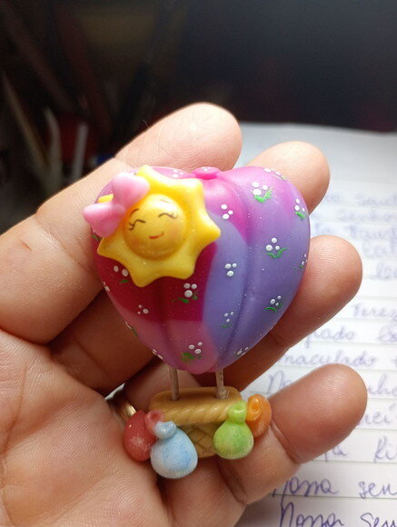 Ímã de Geladeira Balão com Solzinho em Biscuit
