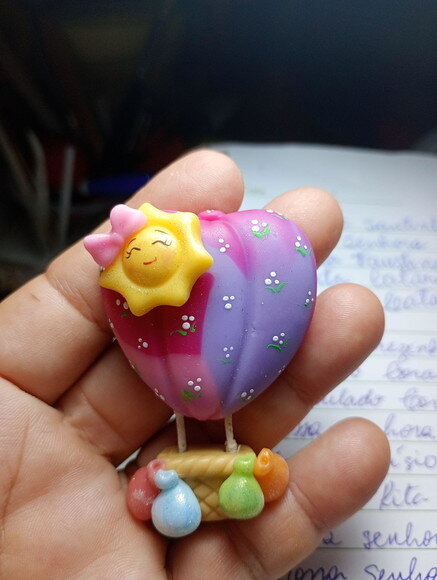Ímã de Geladeira Balão com Solzinho em Biscuit