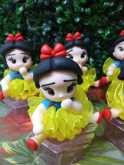 Lembrancinha Branca de Neve em Biscuit