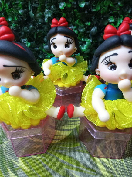 Lembrancinha Branca de Neve em Biscuit
