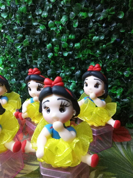 Lembrancinha Branca de Neve em Biscuit