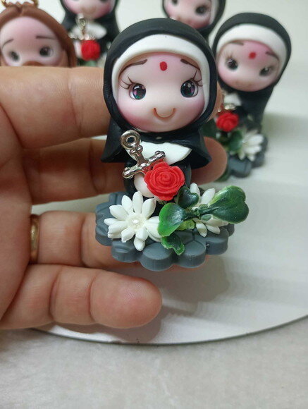 Mini Santa Rita em Biscuit (preço Unitário)