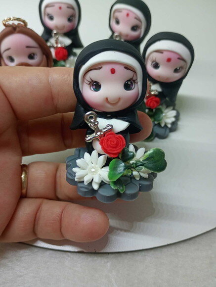 Mini Santa Rita em Biscuit (preço Unitário)