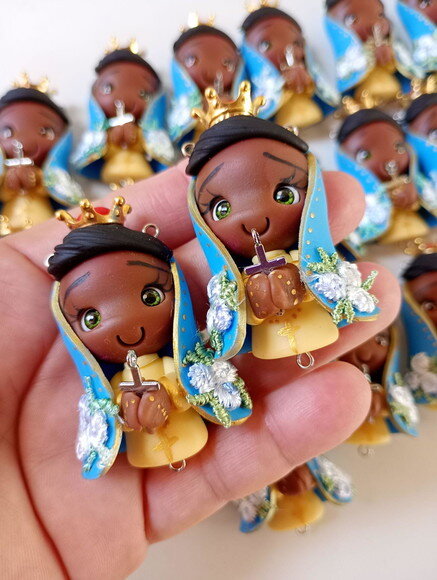 Pingentes Nossa Senhora de Aparecida em Biscuit