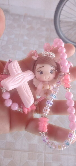 Terço Anjinha Rosa em Biscuit com Nome