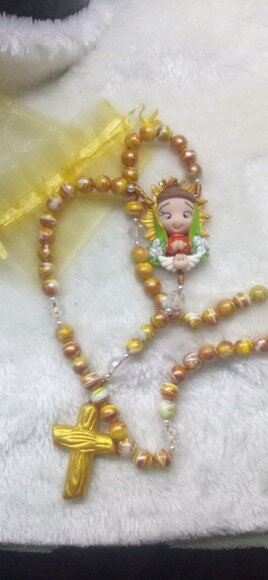 Terço de Nossa Senhora de Guadalupe em Biscuit