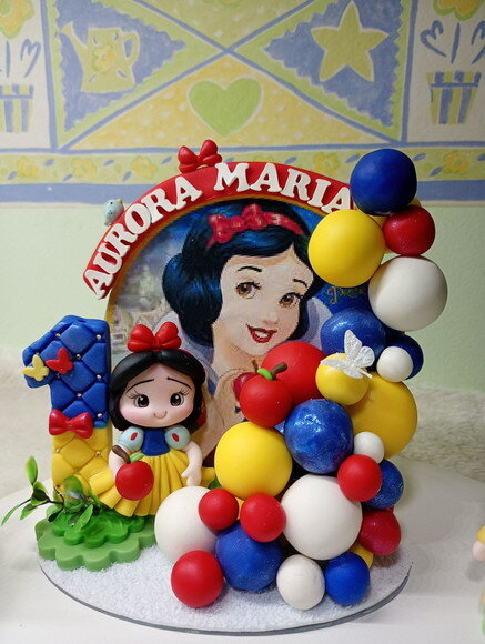 Topo de Bolo Branca de Neve em Biscuit